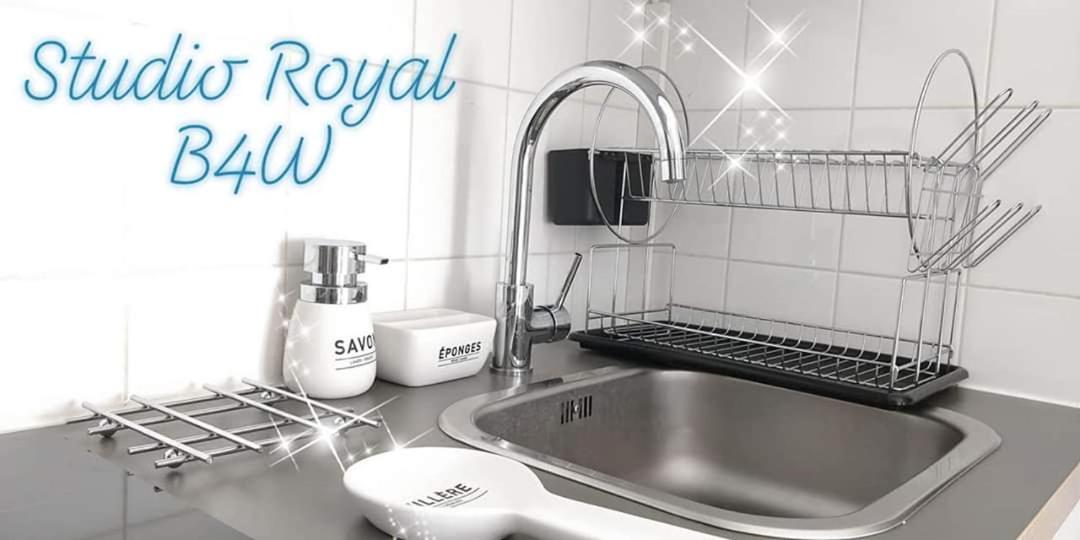 Studio Royal By Beds4Wanderlust - Place Du Marche Avec Parking Prive فونتانبلو الغرفة الصورة