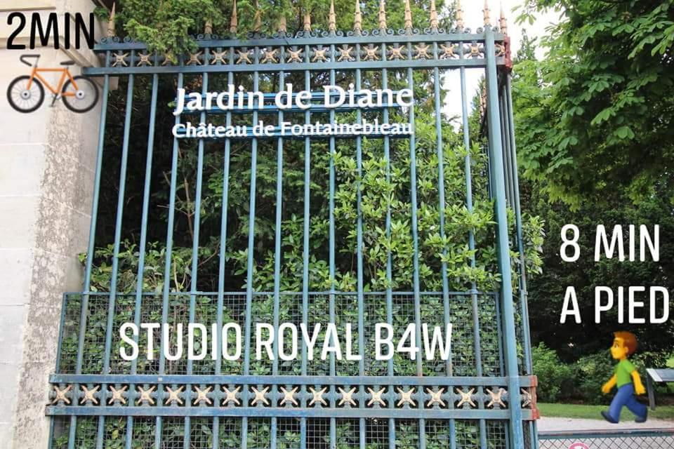 Studio Royal By Beds4Wanderlust - Place Du Marche Avec Parking Prive فونتانبلو الغرفة الصورة