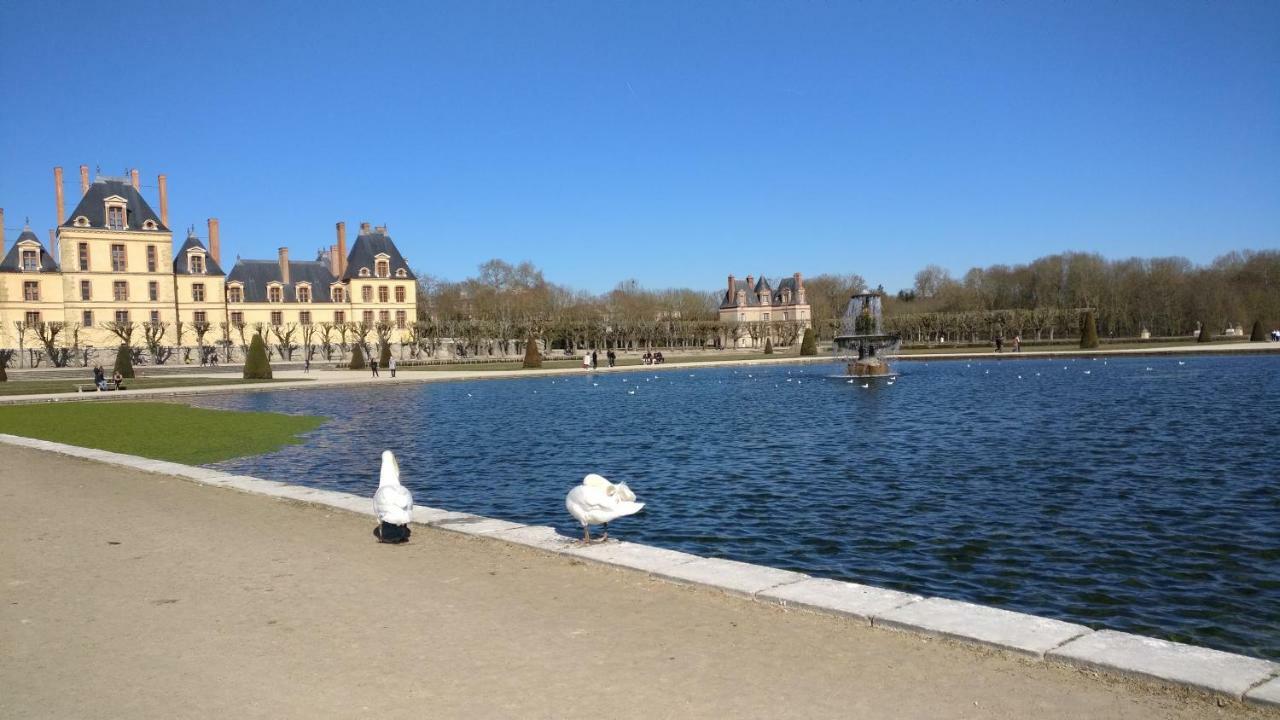 Studio Royal By Beds4Wanderlust - Place Du Marche Avec Parking Prive فونتانبلو المظهر الخارجي الصورة