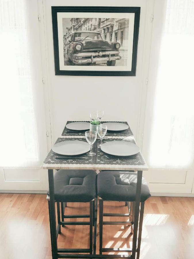 Studio Royal By Beds4Wanderlust - Place Du Marche Avec Parking Prive فونتانبلو المظهر الخارجي الصورة