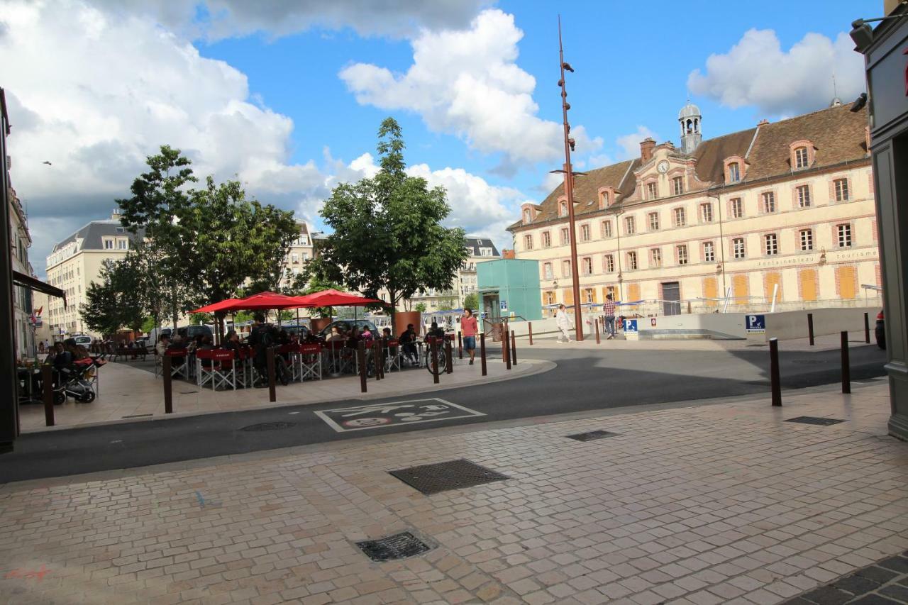Studio Royal By Beds4Wanderlust - Place Du Marche Avec Parking Prive فونتانبلو المظهر الخارجي الصورة