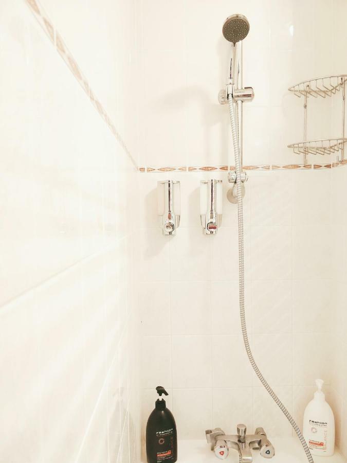 Studio Royal By Beds4Wanderlust - Place Du Marche Avec Parking Prive فونتانبلو المظهر الخارجي الصورة