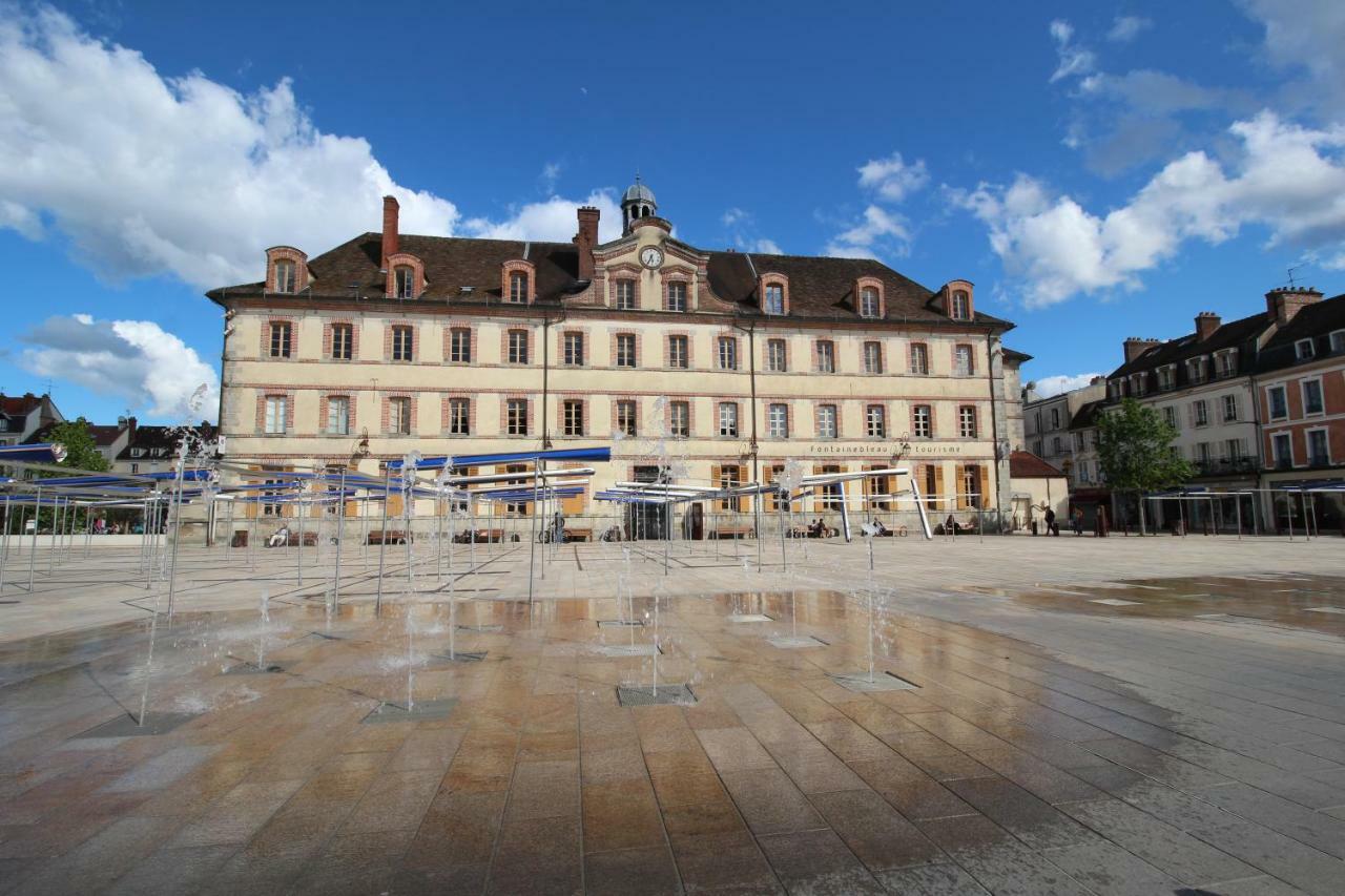 Studio Royal By Beds4Wanderlust - Place Du Marche Avec Parking Prive فونتانبلو المظهر الخارجي الصورة